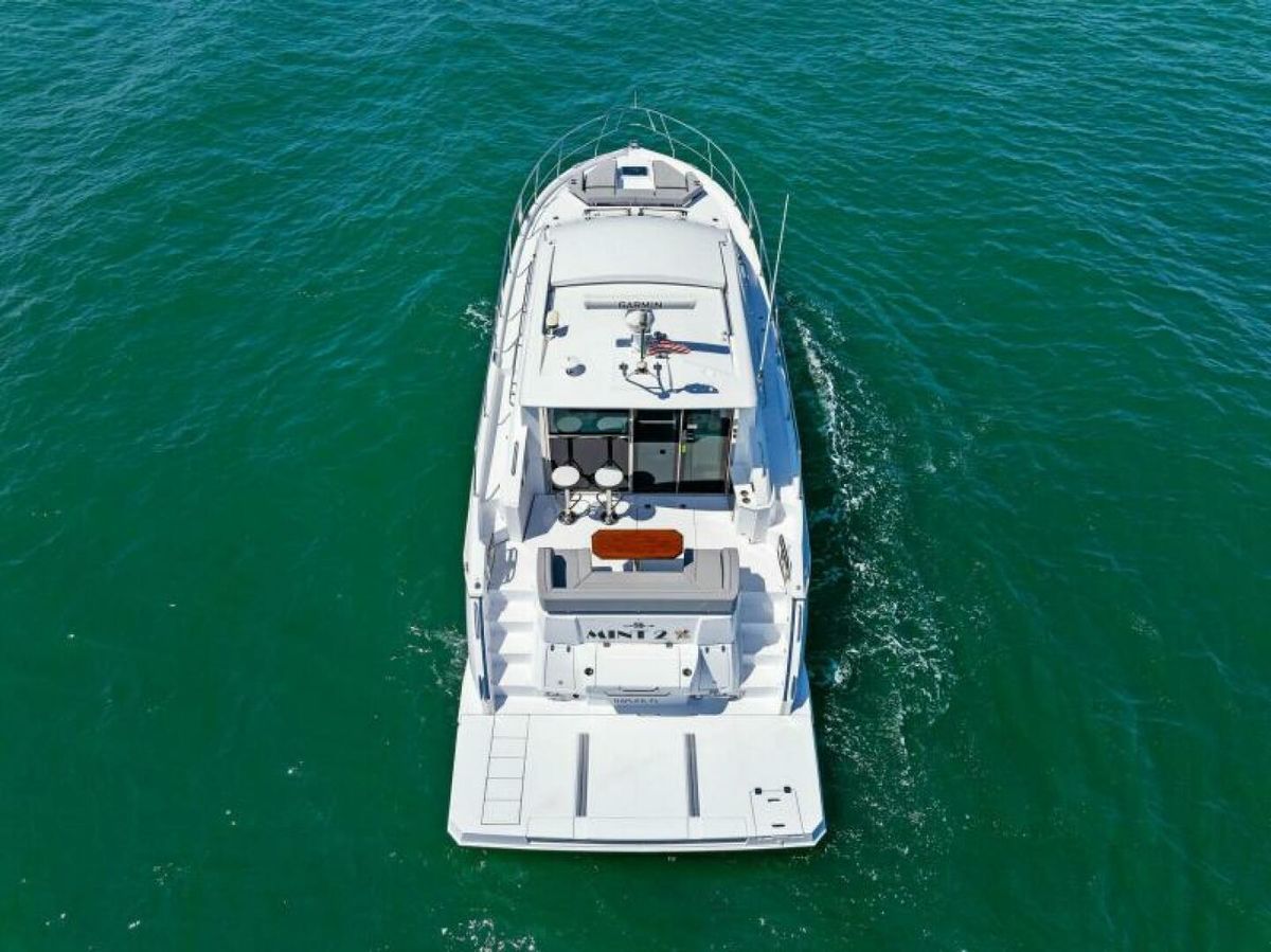 2022 Cruisers Yachts 50 