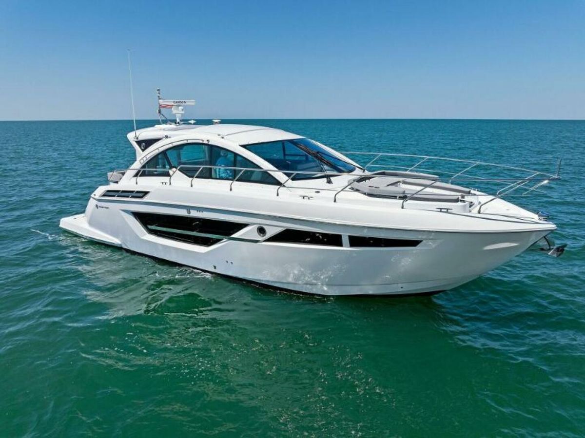 2022 Cruisers Yachts 50 