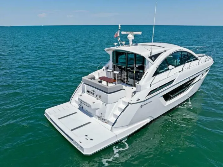 Mint 2 Bee Yacht Photos Pics 