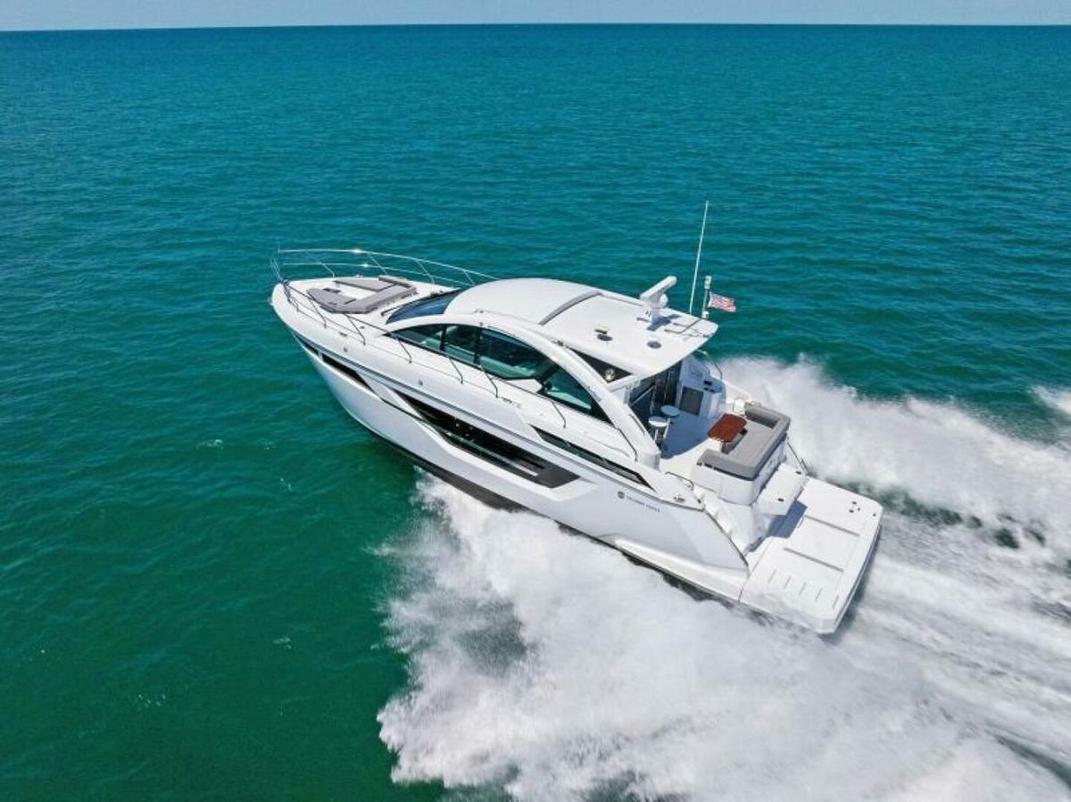 2022 Cruisers Yachts 50 