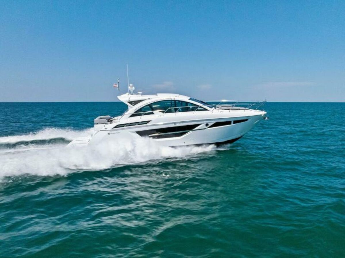 2022 Cruisers Yachts 50 