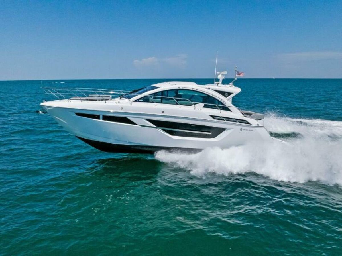 2022 Cruisers Yachts 50 