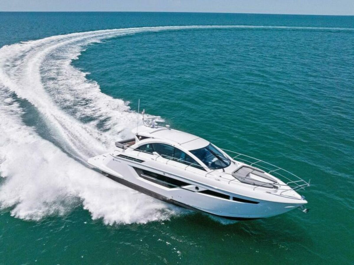 2022 Cruisers Yachts 50 