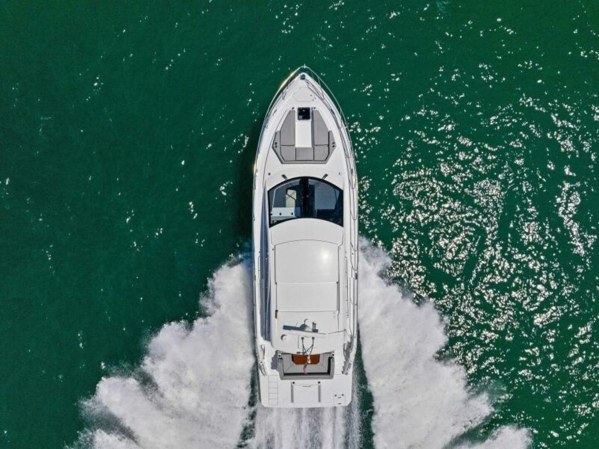 2022 Cruisers Yachts 50 
