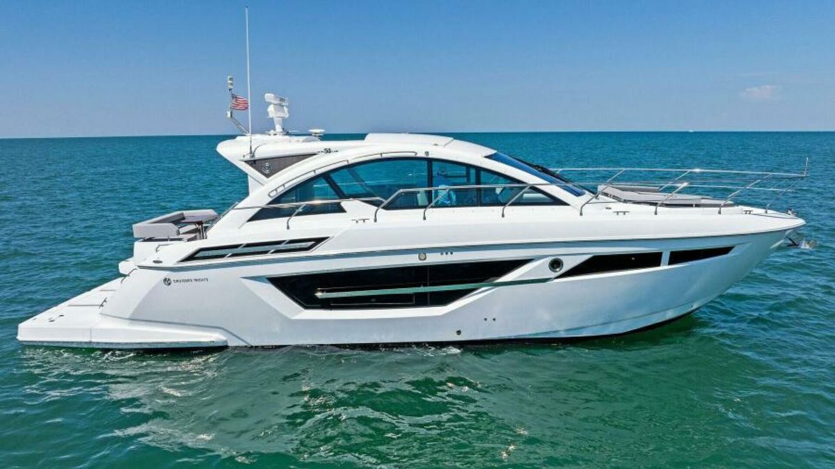 2022 Cruisers Yachts 50 