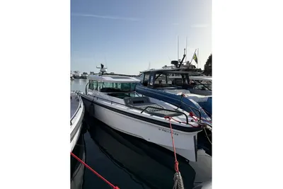 Axopar XC Cross Cabin