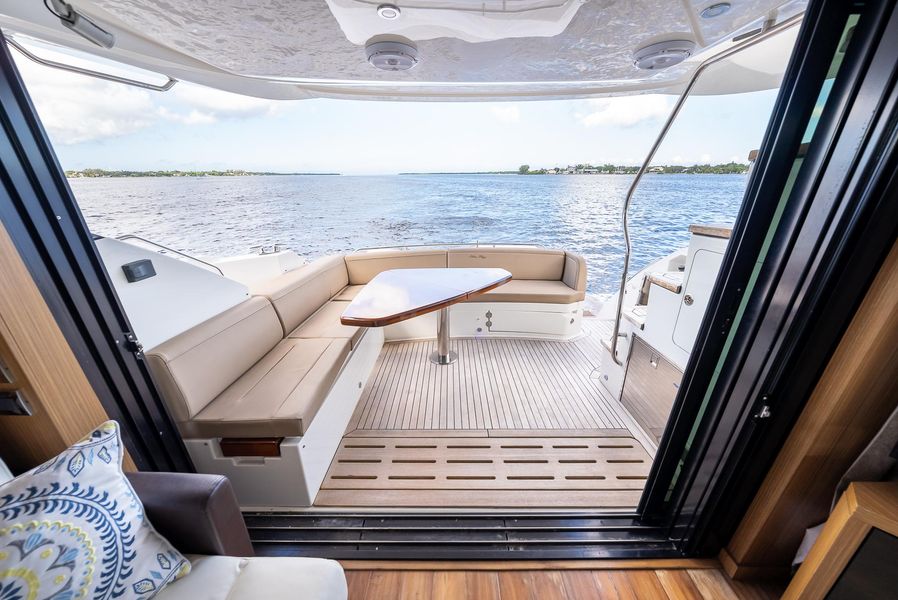 2016 Sea Ray L590 Fly