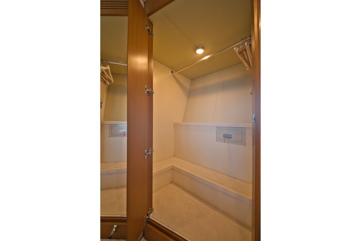 2006 Ferretti Yachts 69 