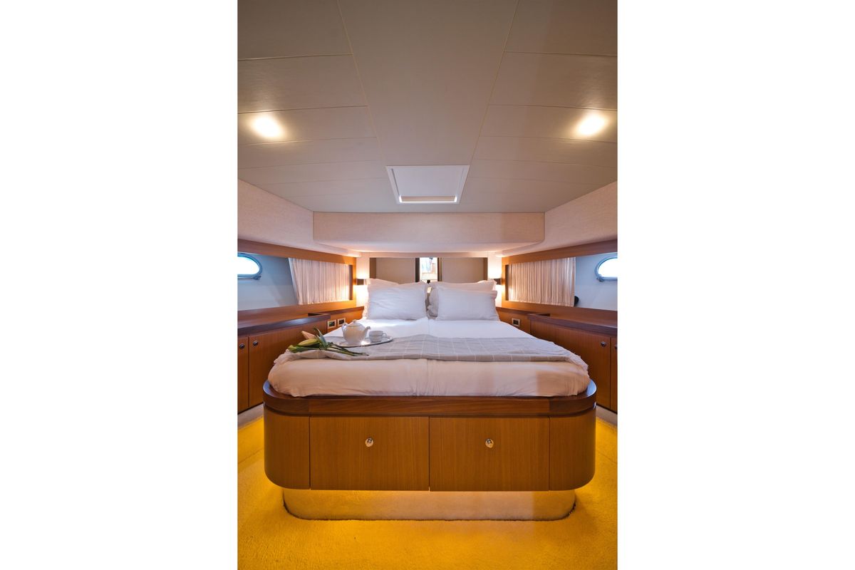 2006 Ferretti Yachts 69 