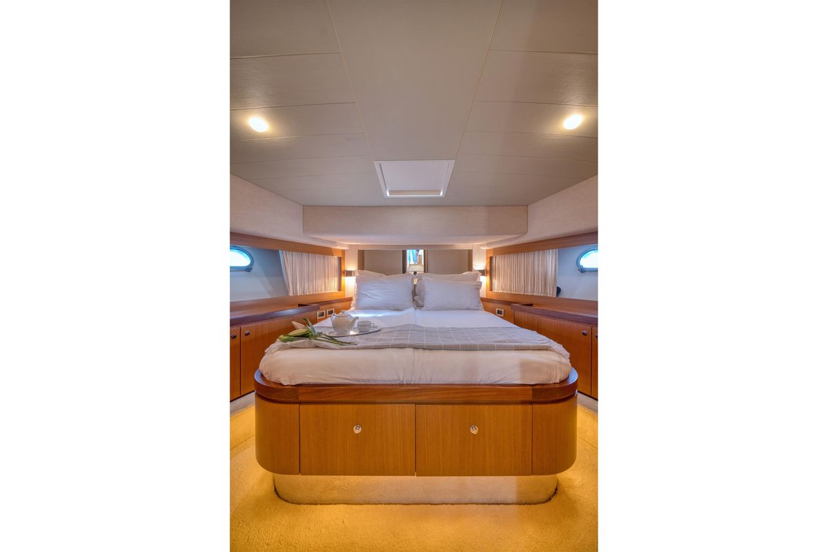 2006 Ferretti Yachts 69 