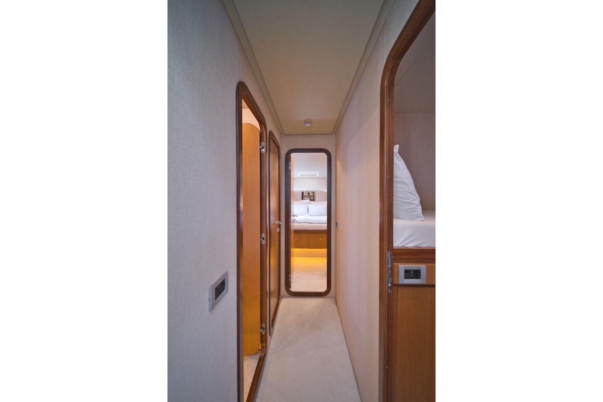 2006 Ferretti Yachts 69 