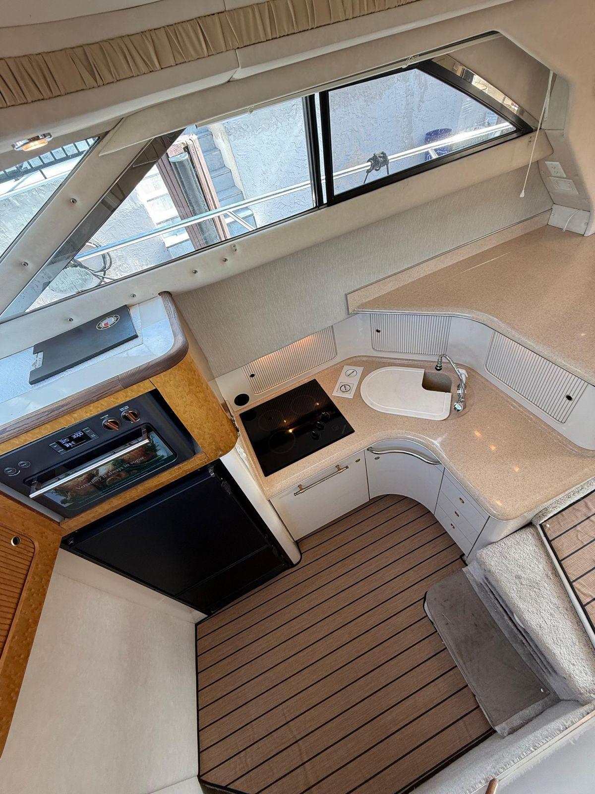 Yacht Photo 30