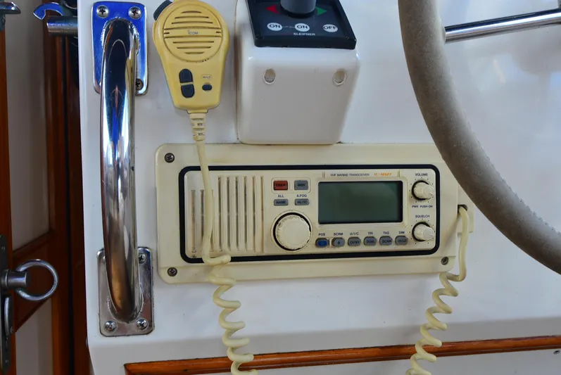  Yacht Photos Pics 1994 Grand Banks 38 Eastbay helm with radio and microphone.