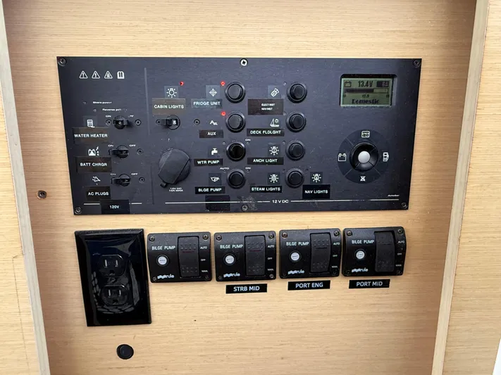 Feel The Moon Yacht Photos Pics 