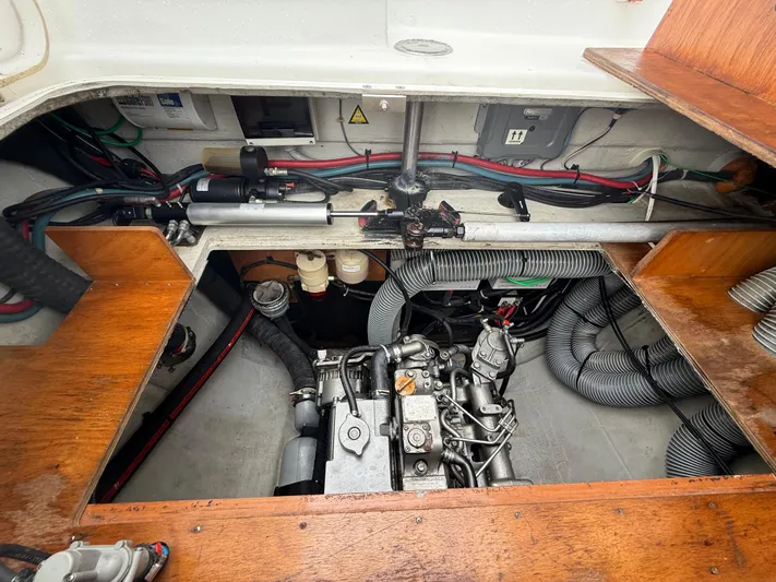 Feel The Moon Yacht Photos Pics 