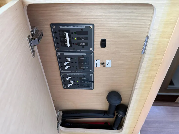 Feel The Moon Yacht Photos Pics 