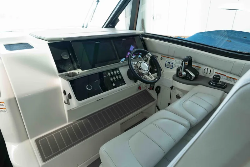  Yacht Photos Pics 2023 Sea Ray Sundancer 320 Coupe helm with modern controls and leather seating.