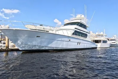 Hatteras 82