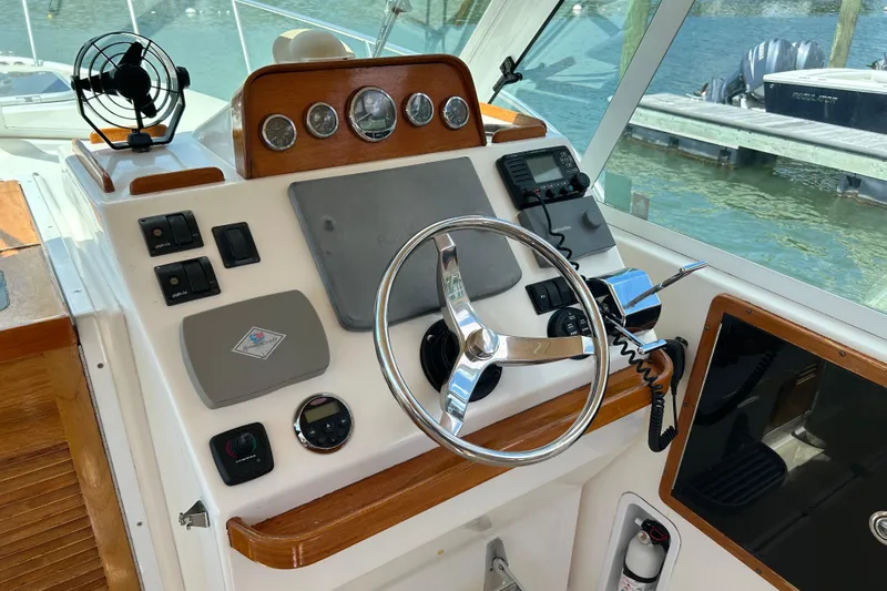  Yacht Photos Pics Helm of 2005 Hunt Yachts Surfhunter 33 with steering wheel and control panel.