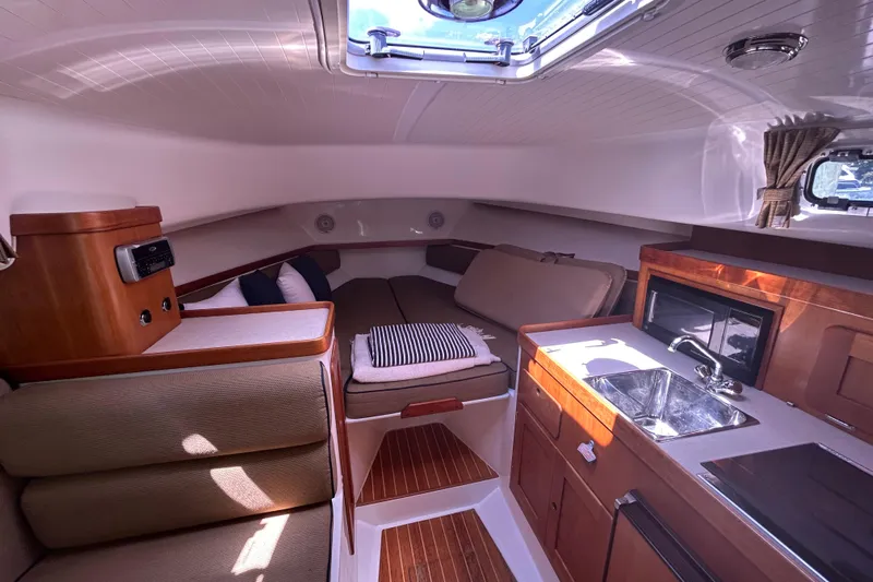  Yacht Photos Pics 2005 Hunt Yachts Surfhunter 33 interior with cozy seating, kitchenette, and natural light.