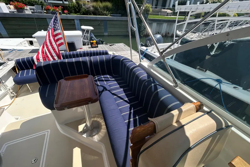  Yacht Photos Pics 2005 Hunt Yachts Surfhunter 33 with striped seating and American flag on deck.