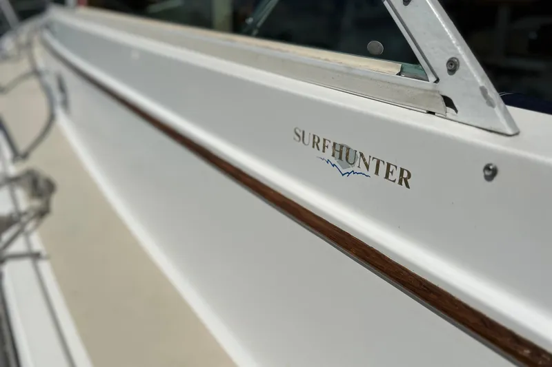  Yacht Photos Pics 2005 Hunt Yachts Surfhunter 33, close-up of logo on white hull.