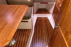  Yacht Photos Pics 2005 Hunt Yachts Surfhunter 33 interior with wooden flooring and seating area.