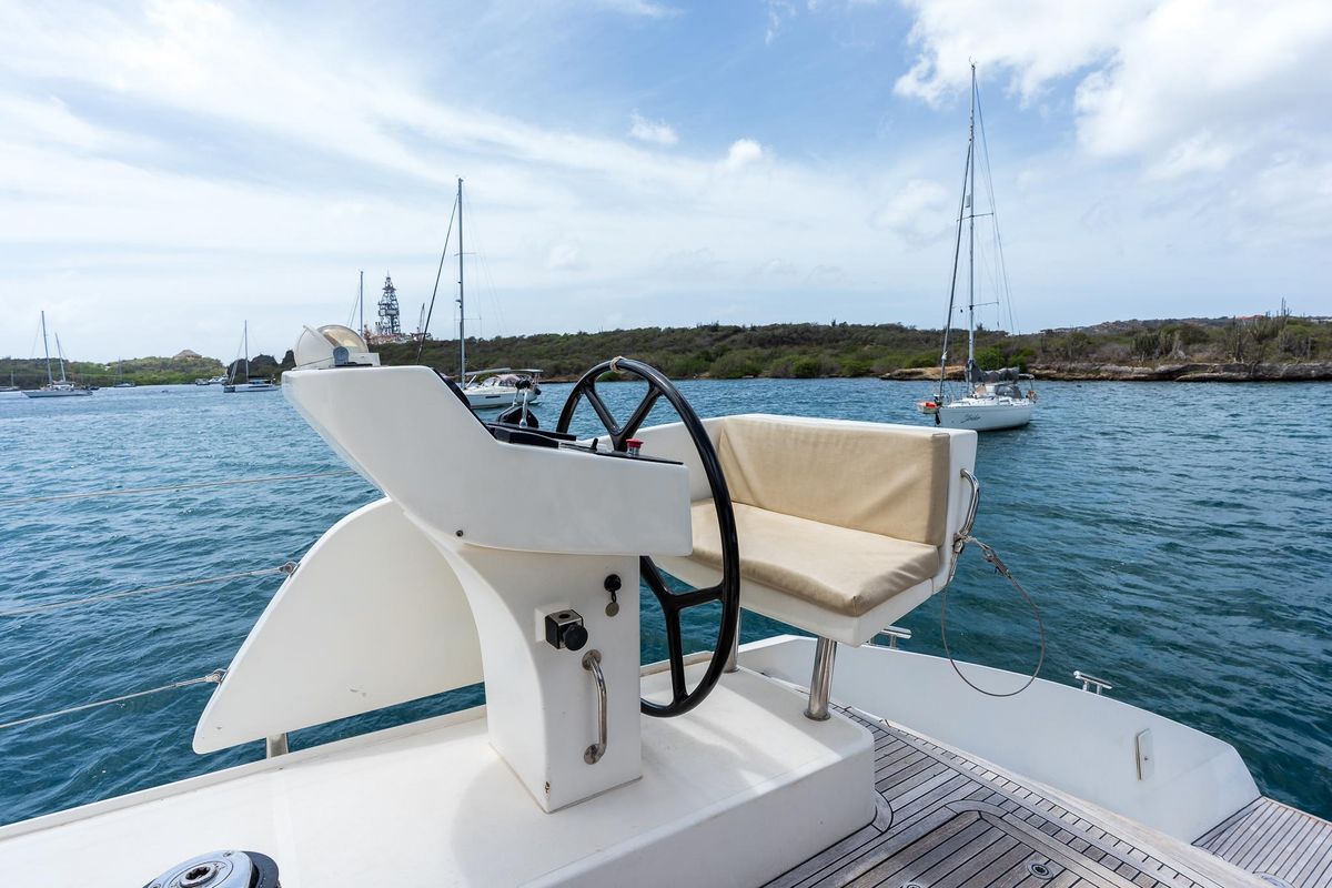 2008 Catana 90 