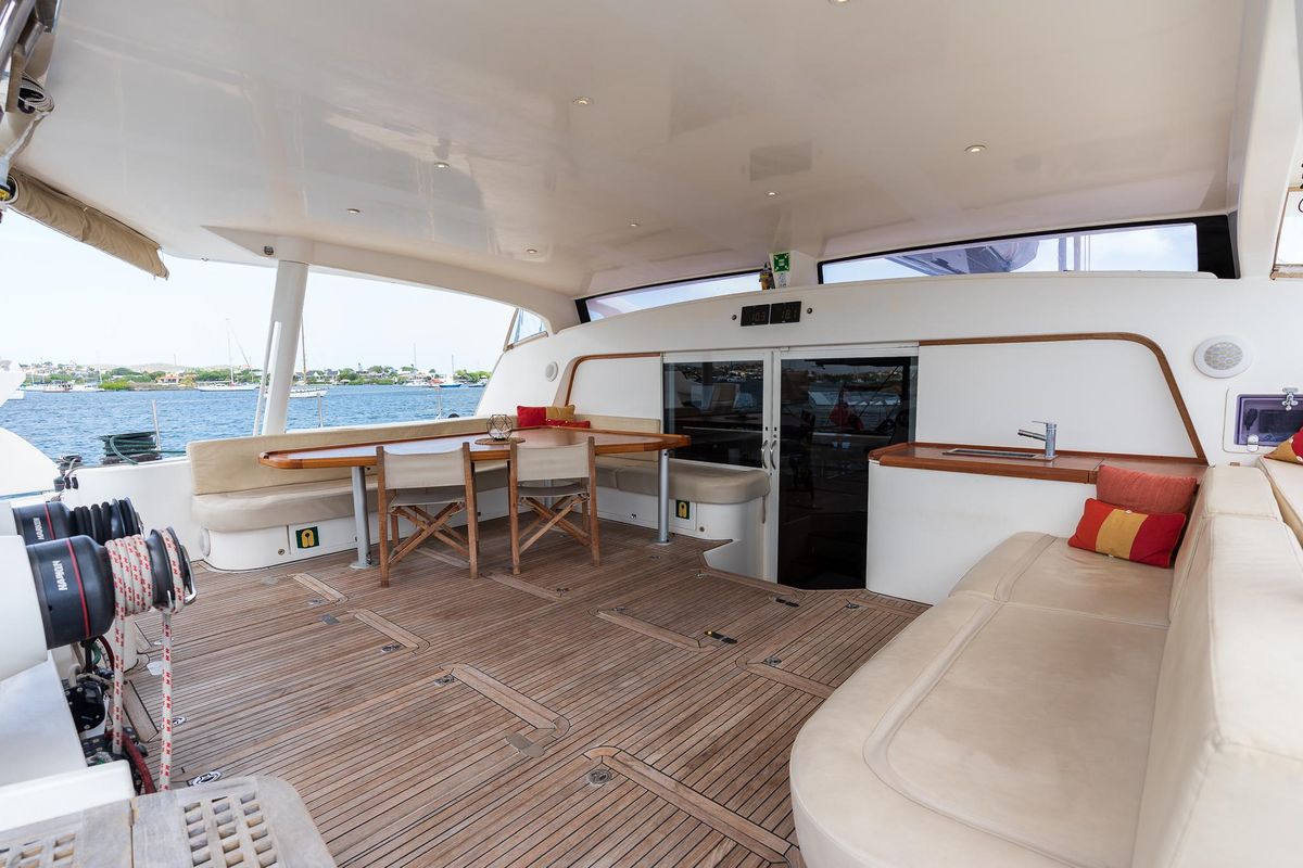 2008 Catana 90 