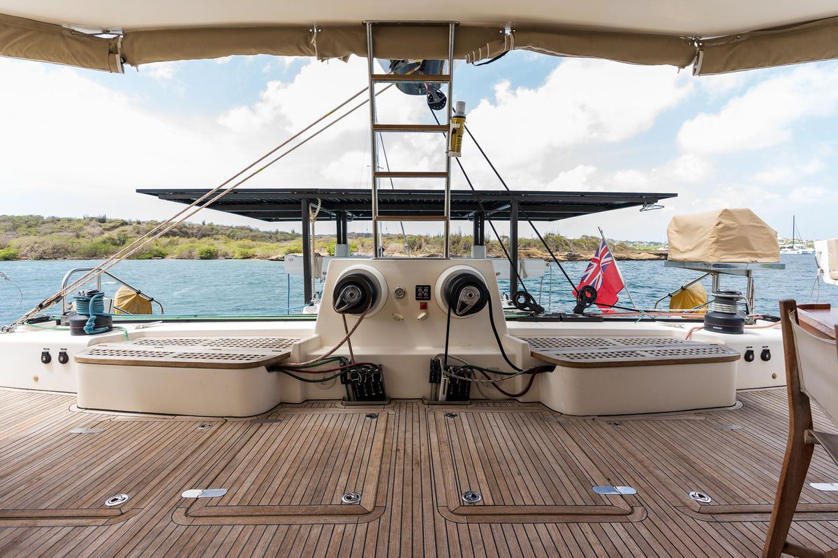 2008 Catana 90 