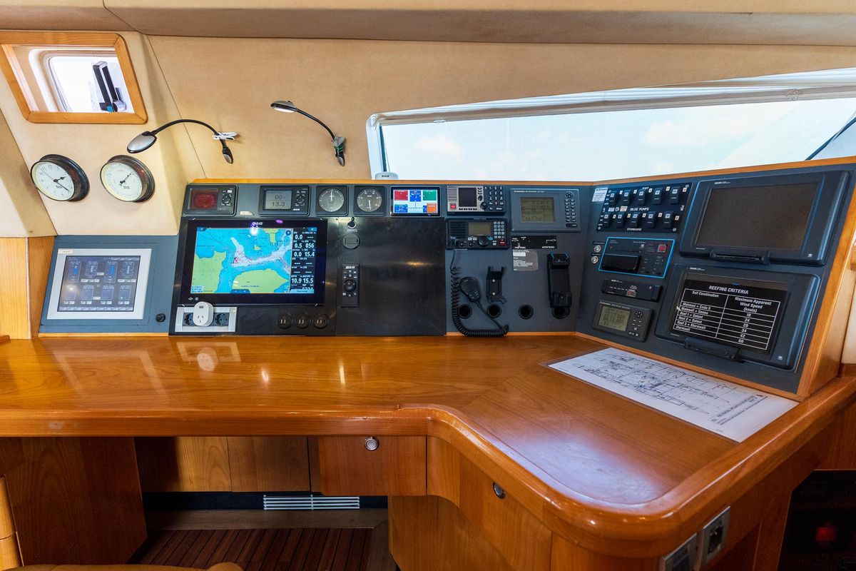 2008 Catana 90 