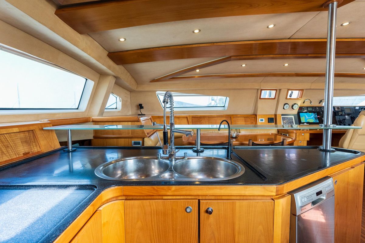 2008 Catana 90 