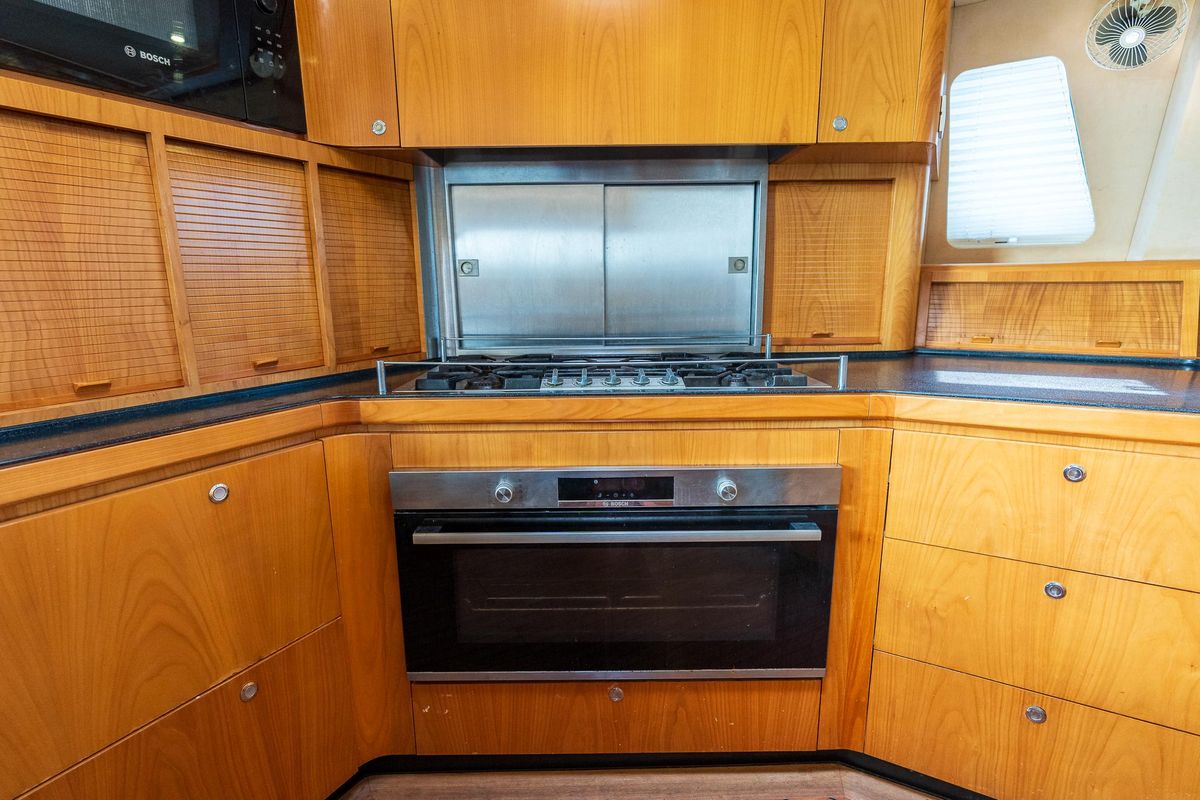2008 Catana 90 