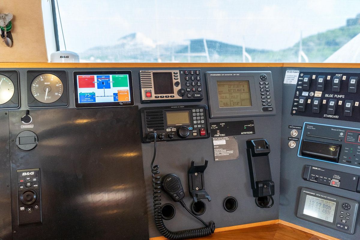 2008 Catana 90 
