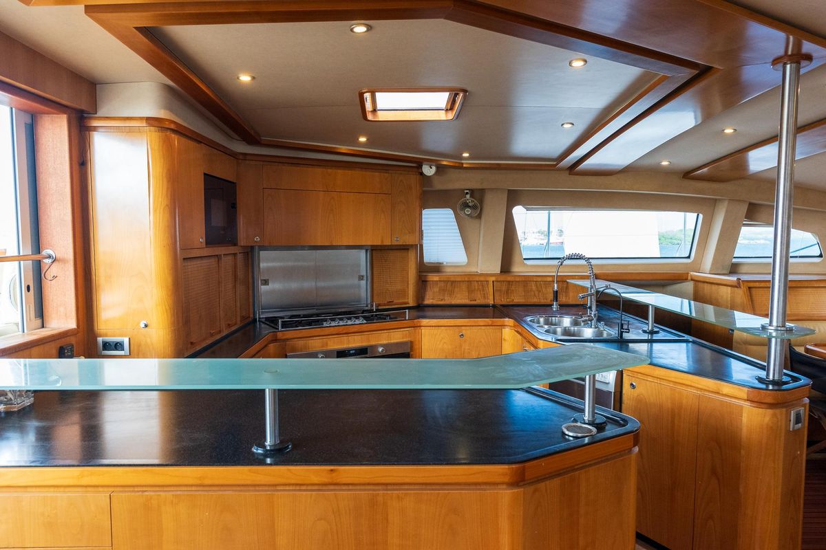 2008 Catana 90 