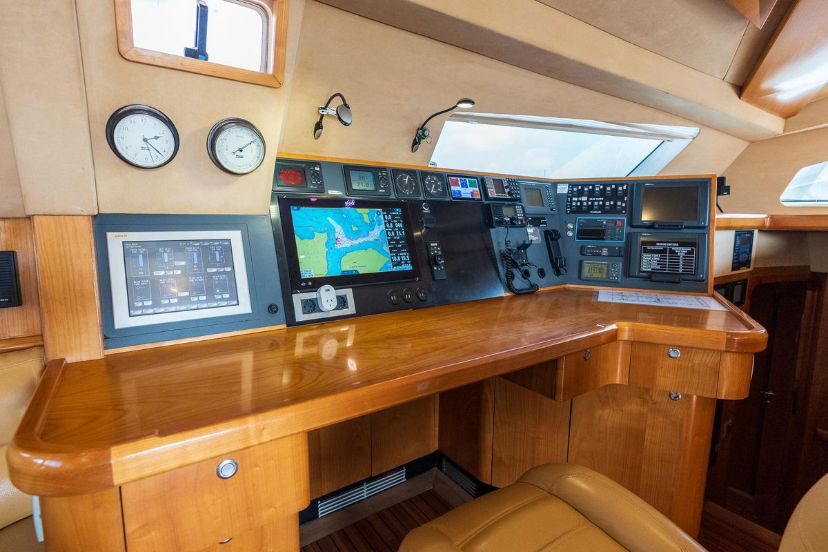 2008 Catana 90 