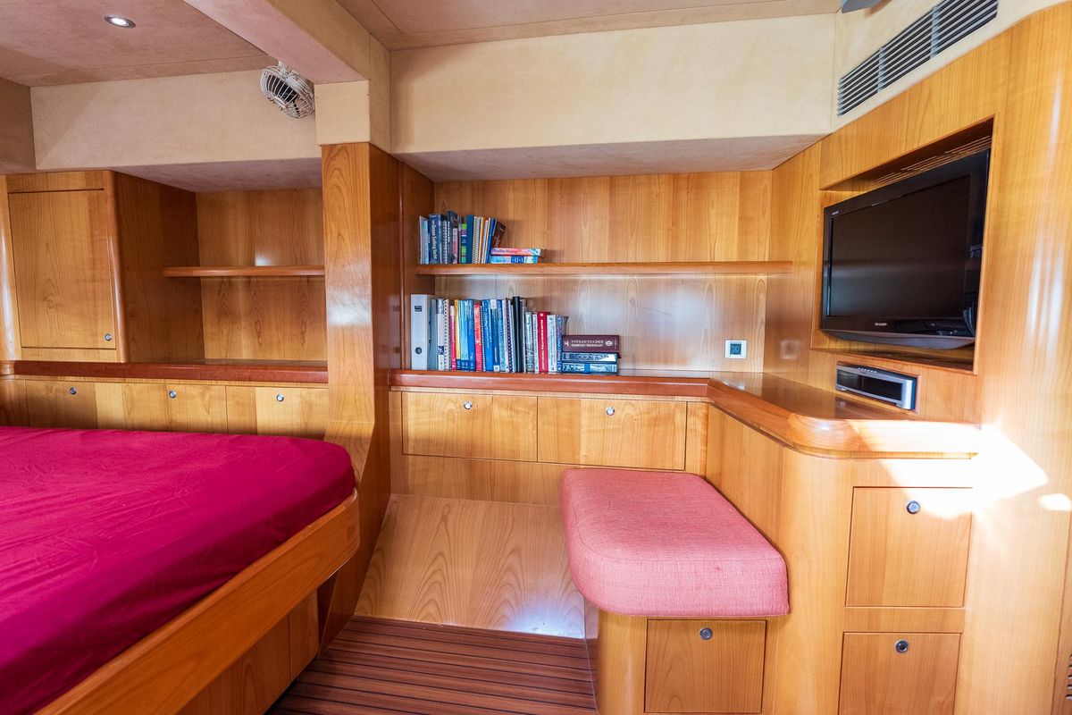 2008 Catana 90 