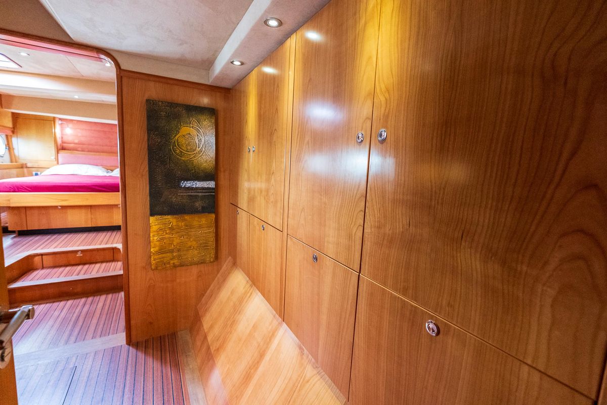2008 Catana 90 