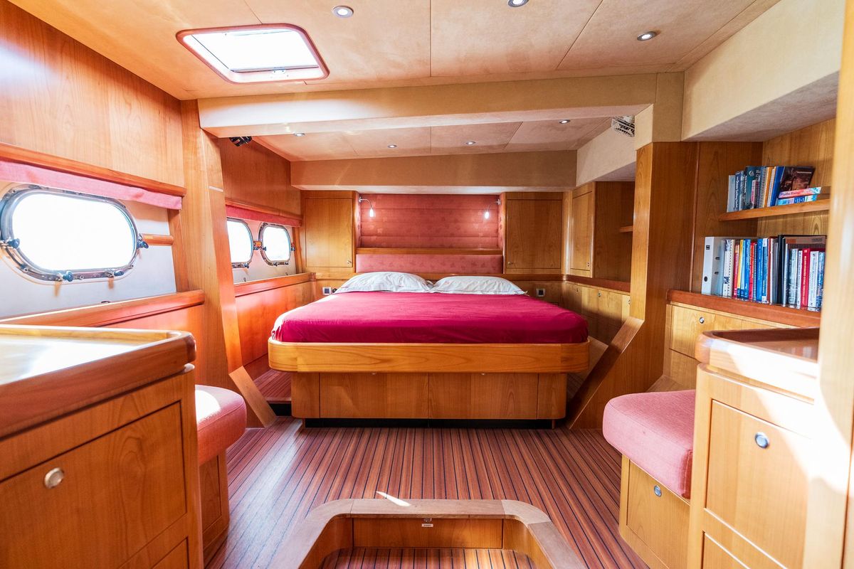2008 Catana 90 