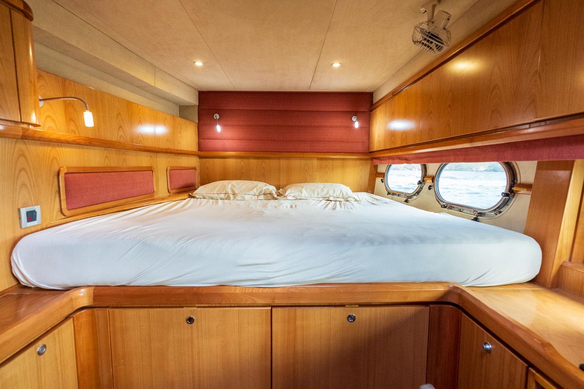 2008 Catana 90 