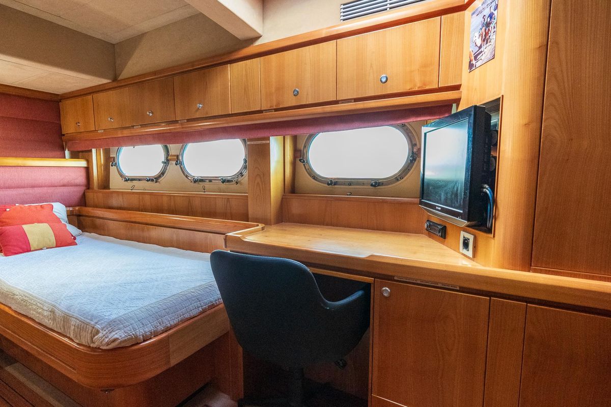 2008 Catana 90 