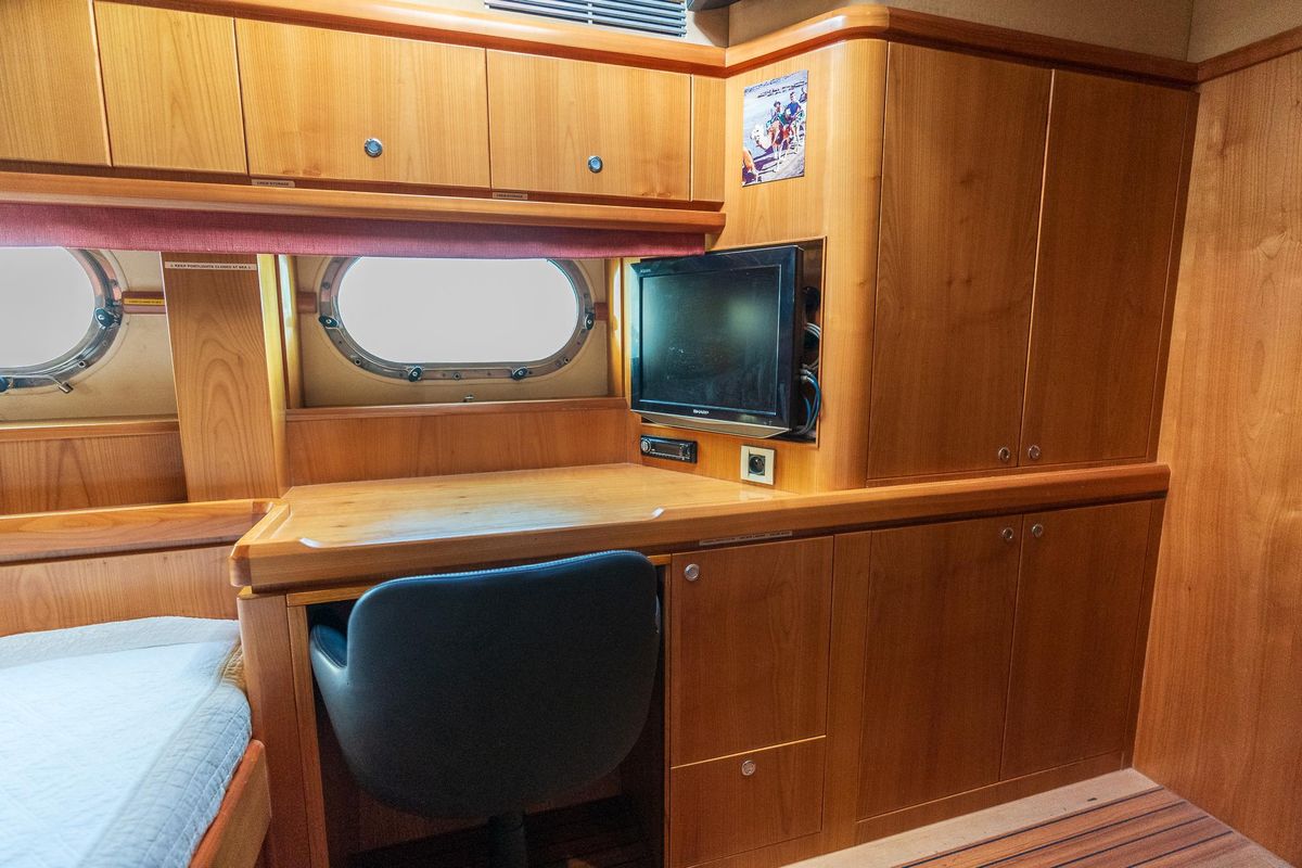 2008 Catana 90 