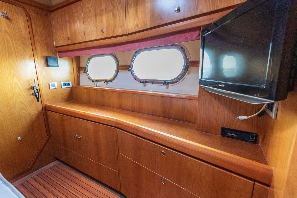 2008 Catana 90 