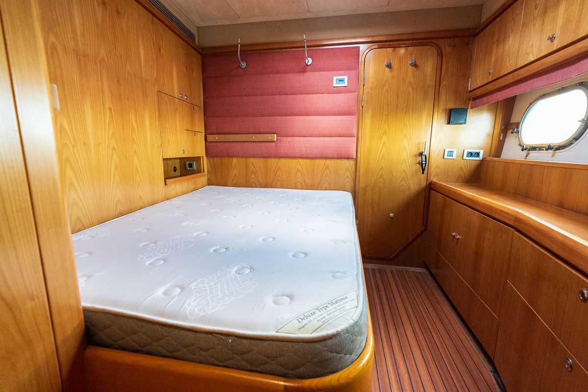 2008 Catana 90 