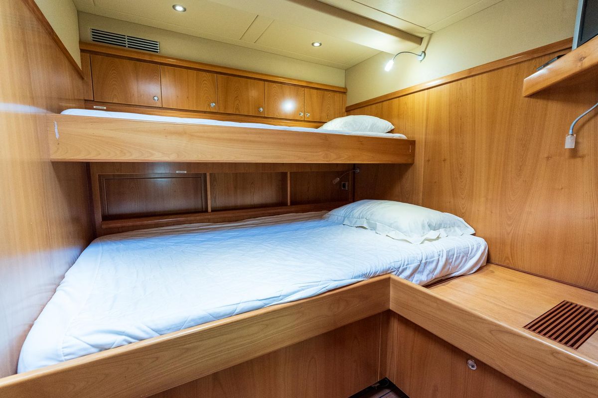 2008 Catana 90 