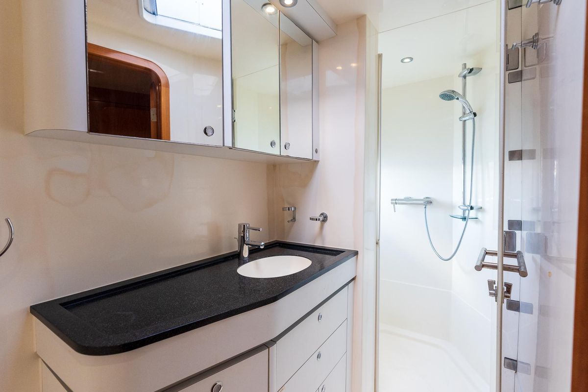2008 Catana 90 