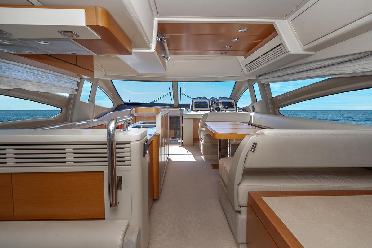 2013 Azimut 66 