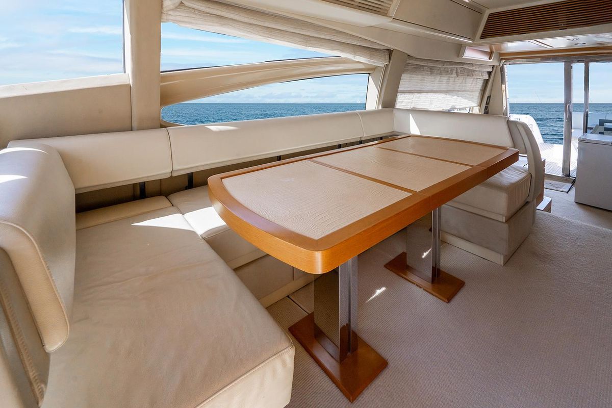 2013 Azimut 66 