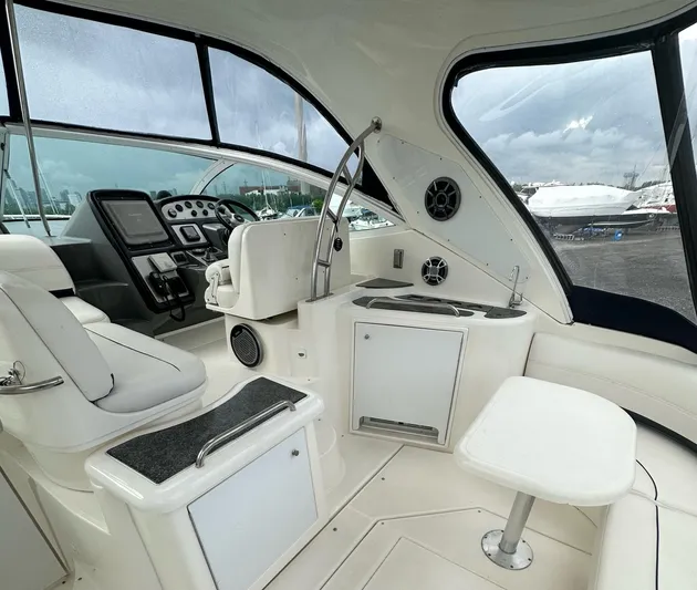  Yacht Photos Pics 2006 Cruisers Yachts 420 Express cockpit with helm, seating, and modern controls.