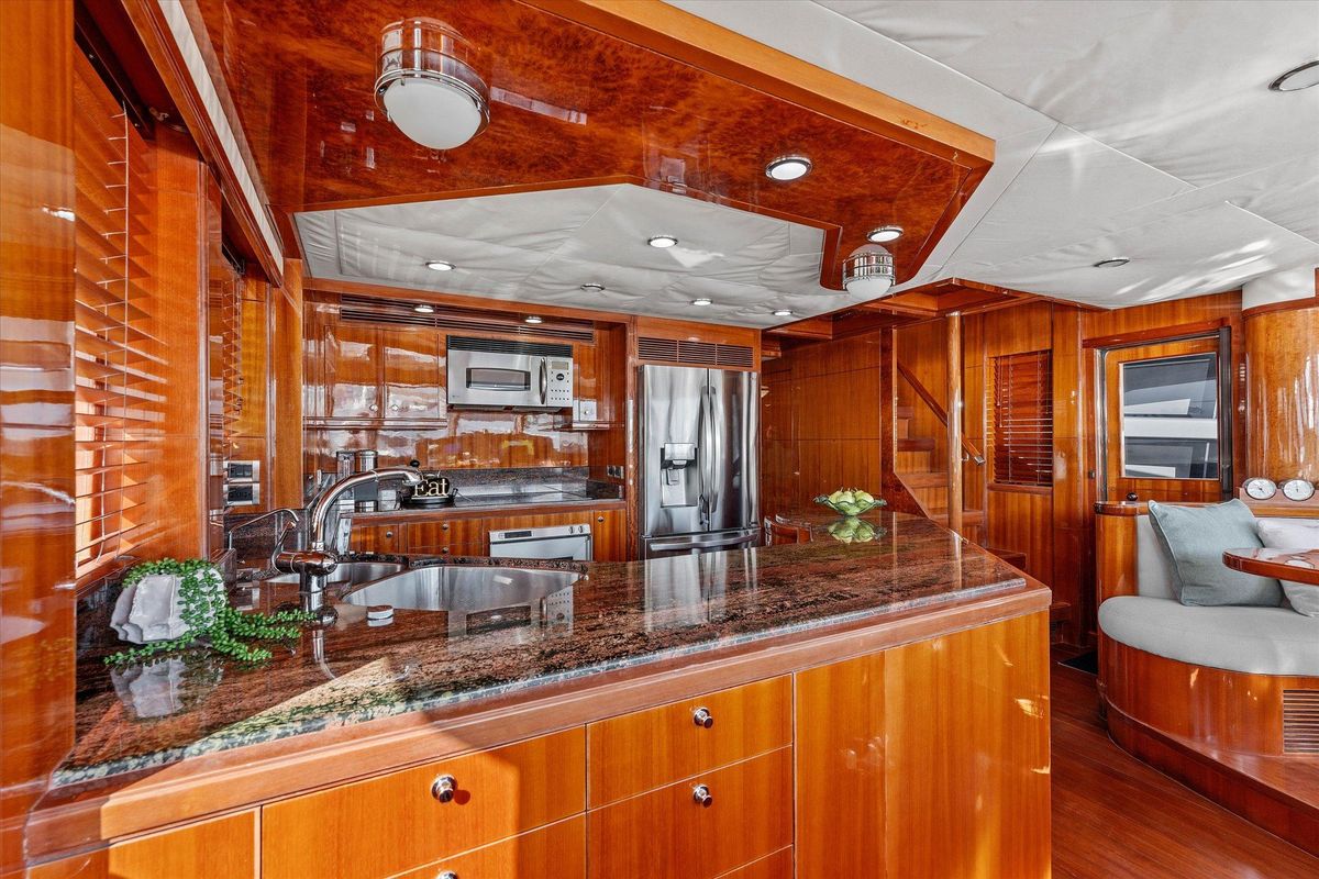 2008 Ocean Alexander 74 
